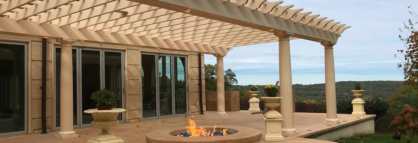 Freestanding fiberglass pergola by Baldwin Pergolas